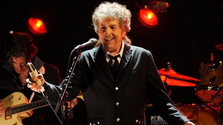 bob_dylan_em_2012_foto__ap___chris_pizzello___file_widelg.jpg