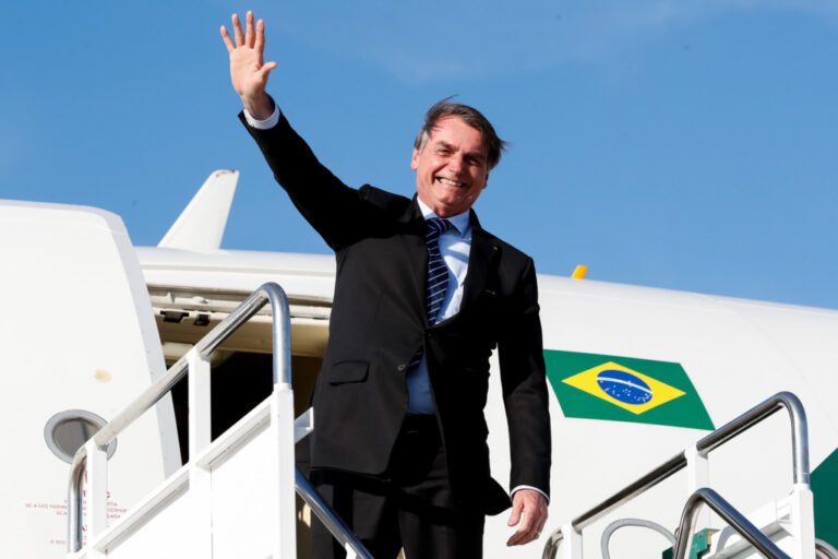 ajairbolsonaro.jpg