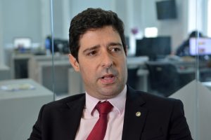 Paralisação dos rodoviários gera caos na RMR e reacende debate sobre crise no transporte público.