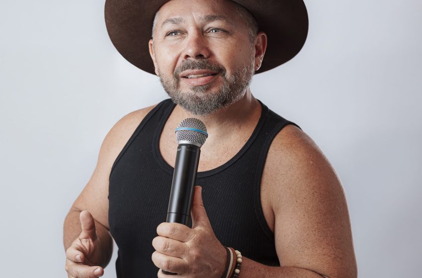 Neto Andrade comemora sucesso de “Coração Dilacerado” nas plataformas digitais