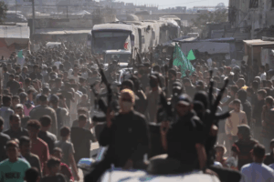 Prisioneiros liberados pelo Hamas - JEHAD ALSHRAFI/ASSOCIATED PRESS/ESTADÃO CONTEÚDO