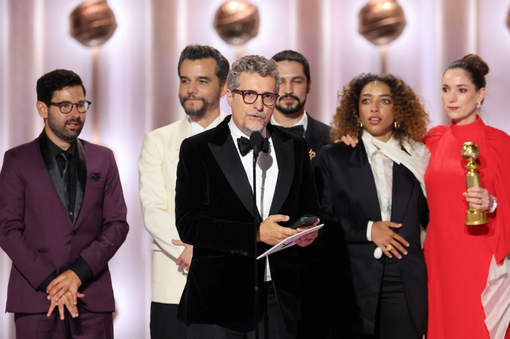 Equipe de "O Agente Secreto" recebe Globo de Ouro de Melhor Filme em Língua Não Inglesa - KEVORK DJANSEZIAN/ASSOCIATED PRESS/ESTADÃO CONTEÚDO