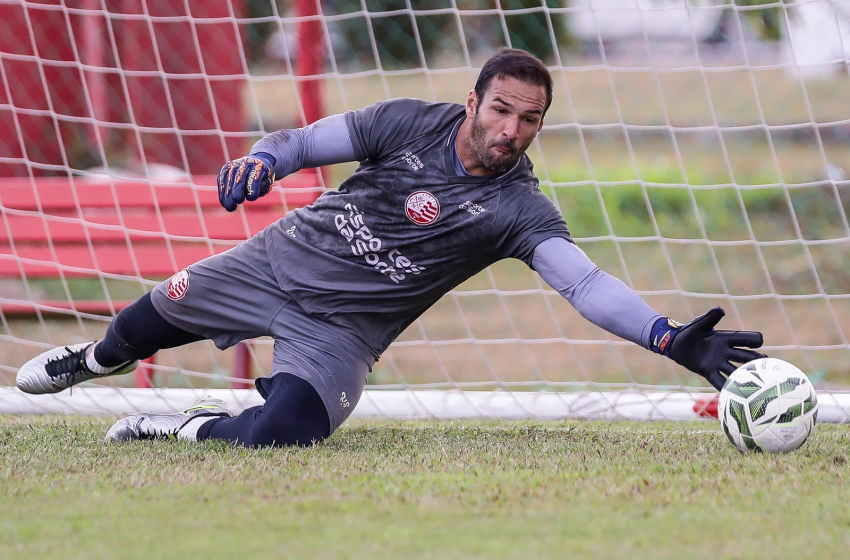 Imagem do goleiro Muriel em treino na pré-temporada do Náutico – Rafael Vieira/CNC