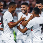 Jogadores do Santa Cruz em comemoração de gol sobre o Decisão - Evelyn Victoria/SCFC