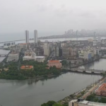 Imagem aérea de arquivo mostra tempo chuvoso no Centro do Recife — Foto: Reprodução/TV Globo