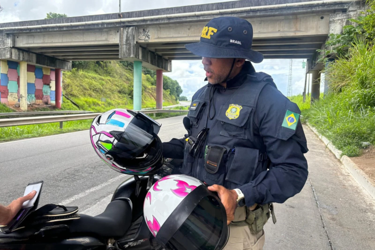Fiscalização da PRF durante a Operação Semana Santa nas rodovias federais de Pernambuco terminou sem registro de mortes neste ano – Divulgação